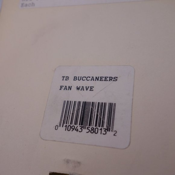 Tampa Bay Buccaneers Fan Waves Suction Cup Mounted Window Sign New w/ Packaging - Picture 5 of 6